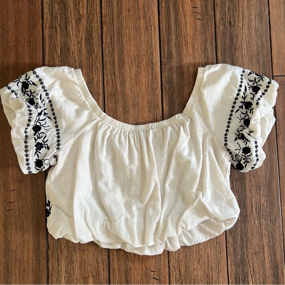 American Eagle Embroidered Crop Top Off Shoulder Festival Boho Small White - Picture 8 of 10